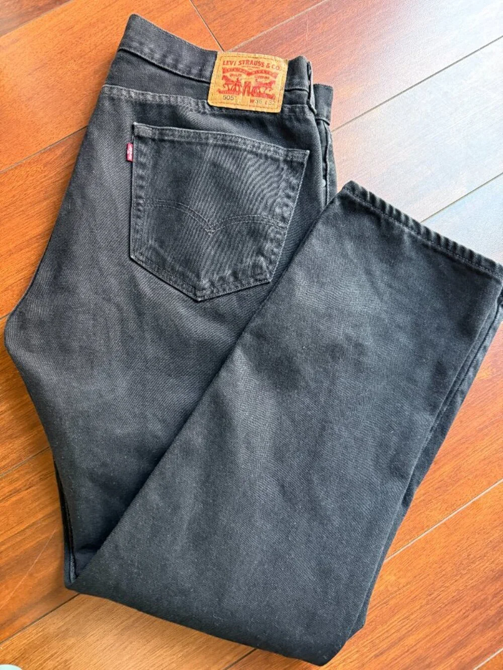 Levis Mens 505 jeans Size 36 x 32 classic straight leg in black